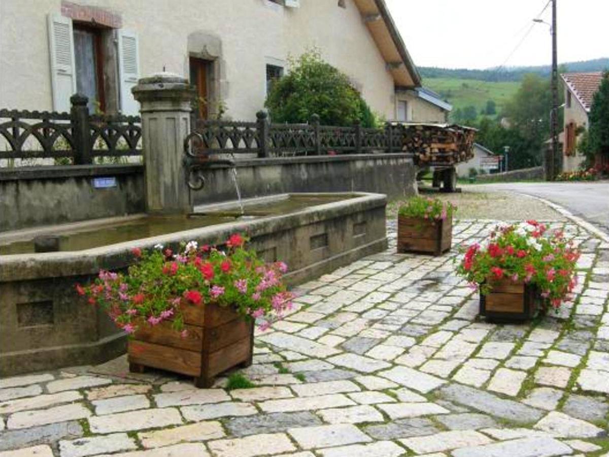 Maison Confortable Avec Vue Sur La Montagne A Charix Esterno foto